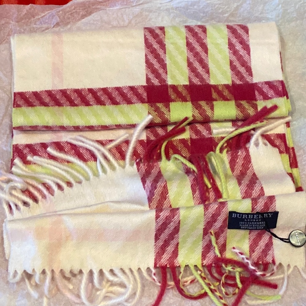 BNWT Gorgeous Rare Color Burberry London 100% Cashmere Scarf 68'x12' (173x30 cm)